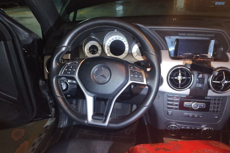 Used Mercedes-Benz GLK-Class 2015 GLK 260 4MATIC Fashion Edition Ultimate Version
