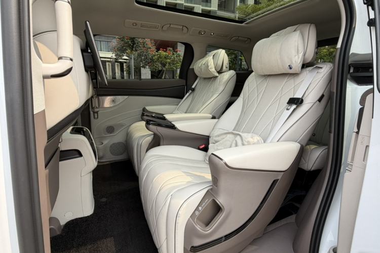 Used Denza D9 2022 DM-i 970 Four-Wheel Drive Prestige Model
