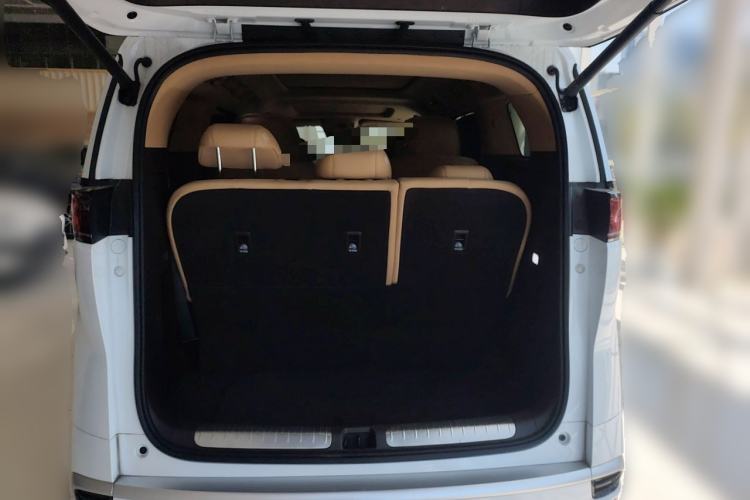 Used Denza D9 2025 DM-i Intelligent Drive 1020 Four-Wheel Drive Flagship Model Trunk