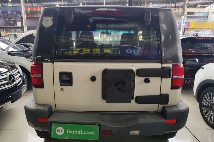 Used BAIC Off-Road BJ40 2014 2.4L Manual Cross-Country Edition
