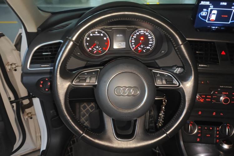 Used Audi Q3 2017 30 TFSI Fashion Model Steering Wheel