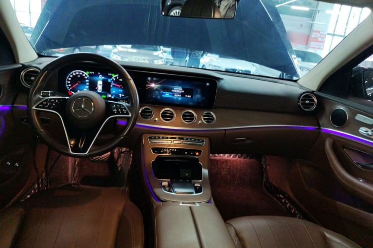 Used Mercedes-Benz E-Class New Energy 2021 E 350 e L Plug-in Hybrid Sedan Center Console