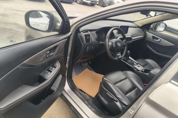 Used Dongfeng Fengon S560 2018 1.8L CVT Elite Model 7 Seats