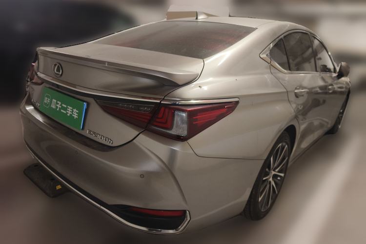 Used Lexus ES 2022 300h Deluxe Edition