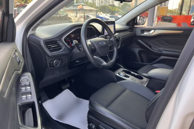 Used Ford Focus 2020 Sedan EcoBoost 180 Automatic Trend Edition Interior 3