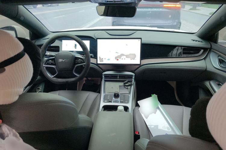 Used BYD Seal 2023 DM-i 1.5L 121km Prestige Model Center Console