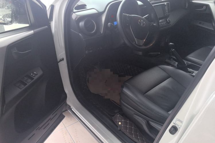 Used Toyota RAV4 2016 2.0L CVT Two-Wheel Drive Fashion Edition China V Standard
