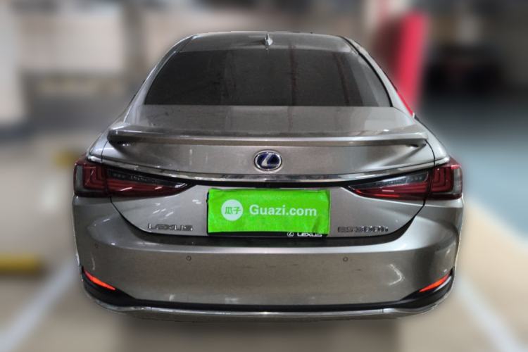 Used Lexus ES 2020 300h Premier Edition
