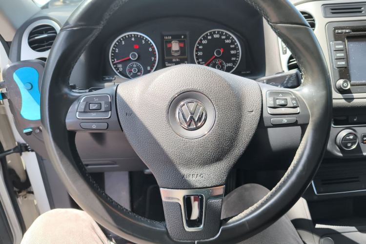 Used Volkswagen Tiguan 2015 1.8TSI Automatic All-Wheel-Drive Luxury Model Steering Wheel