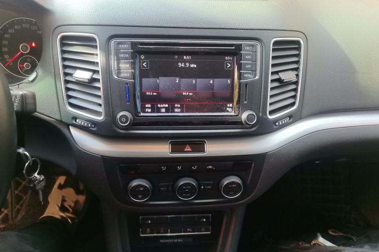 Used Volkswagen Sharan 2018 380TSI Comfort Edition 7-Seater Audio And AC Panel