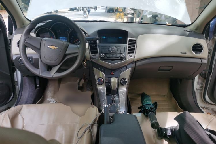 Used Chevrolet Cruze 2015 1.5L Classic SE AT Center Console