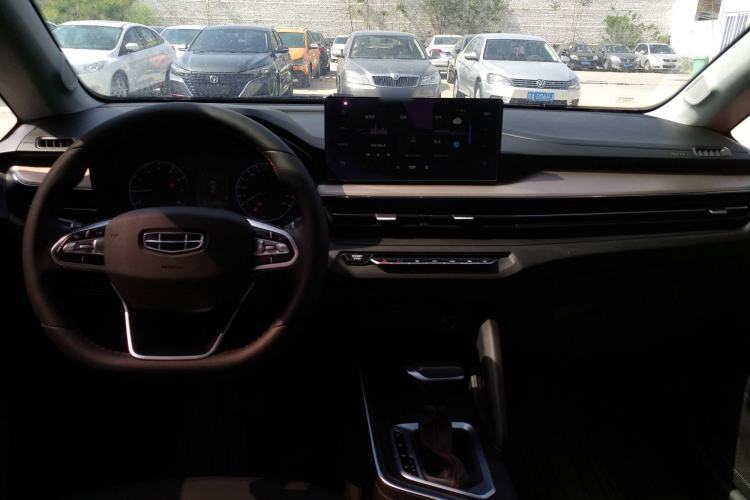 Used Geely Auto Vision X3 2021 PRO 1.5L CVT Deluxe Model Center Console