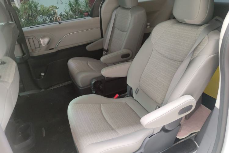 Used Toyota Sienna 2026 Model 2.5L Dual-Engine Two-Wheel-Drive Comfort Edition