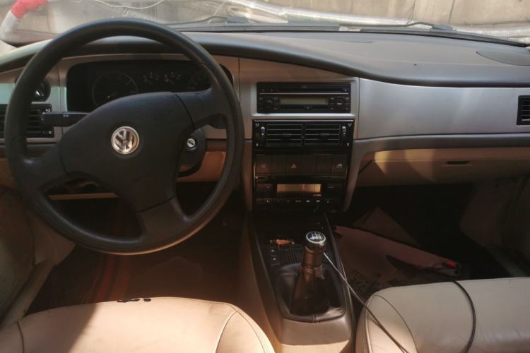 Used Volkswagen Santana Vista 2008 1.8L Manual Comfort Edition Center Console