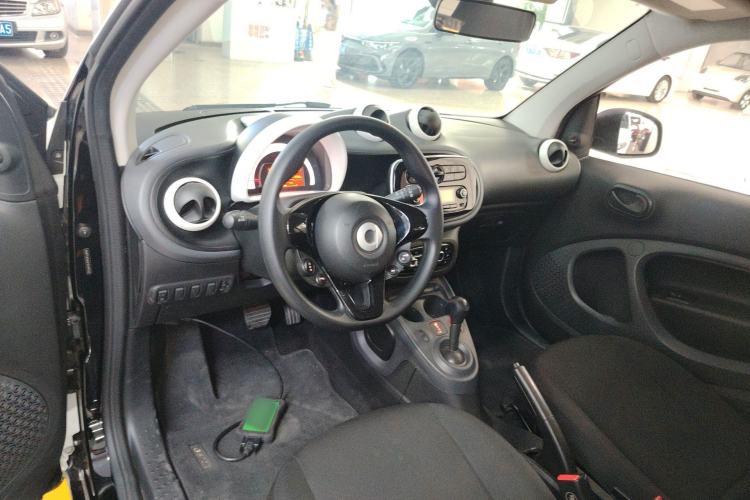 Used smart fortwo 2015 1.0L 52 kW hardtop Dynamic version
