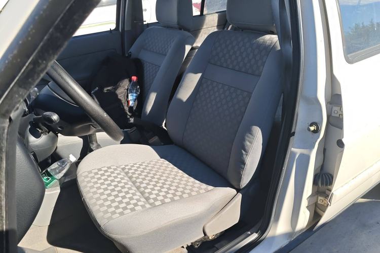 Used Volkswagen Jetta 2005 CIF Comfort Model Left Front Seat