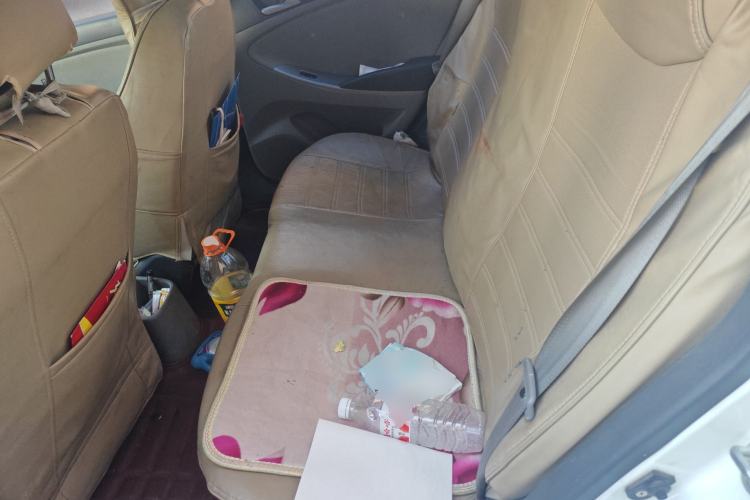 Used Hyundai Verna (older generation) 2014 1.4L Manual Smart GLS Trim Interior 4