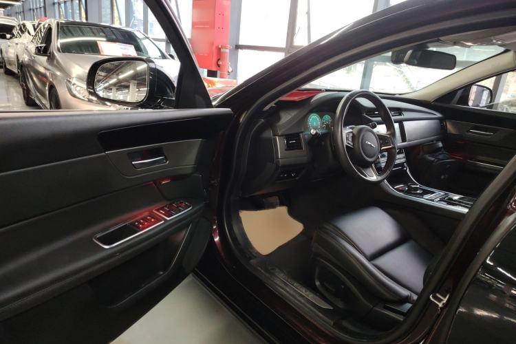 Used Jaguar XFL 2020 XFL 2.0T P200 Two-Wheel-Drive Rally Flag Edition
