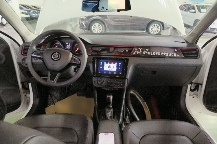 Used Skoda Rapid Spaceback 2020 1.5L Automatic Comfort Edition Center Console