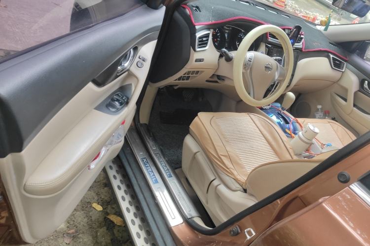 Used Nissan X-Trail 2014 2.0L CVT Comfort Edition 2WD Driver Seat