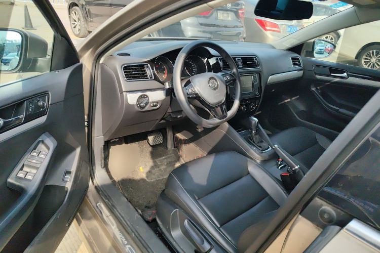 Used Volkswagen Sagitar 2017 180TSI Automatic Luxury Edition Driver Seat