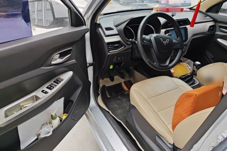 Used Wuling Hongguang 2019 1.5L S Comfort Edition China VI LAR Driver Seat