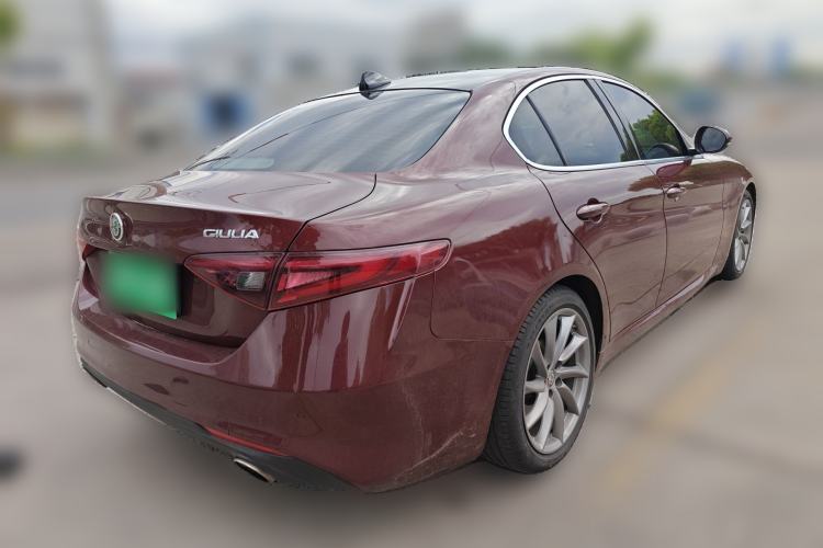 Used Alfa Romeo Giulia 2017 2.0T 280HP Luxury Edition Rear Right 45 Deg