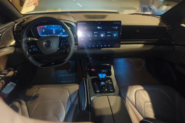 Used BYD Han 2022 DM-i 121KM Prestige Model Center Console