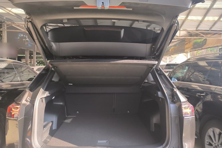 Used Volkswagen Tavendor 2024 Facelifted 380TSI All-Wheel Drive R-Line Cruise Premium Edition
