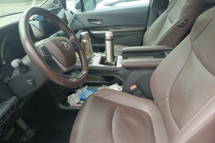 Used Toyota SIENNA 2021 2.5L Hybrid Platinum Edition Left Front Seat