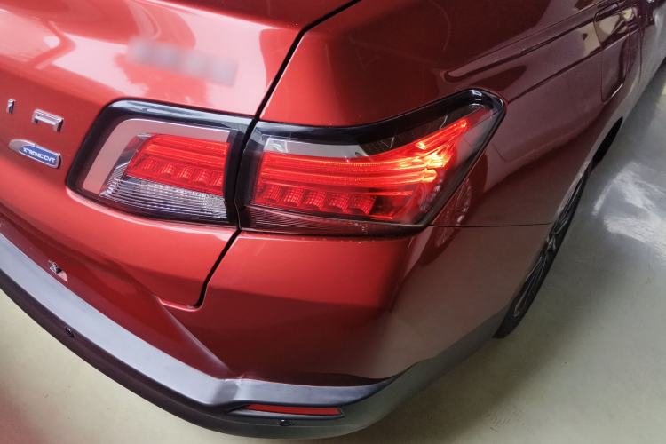 Used Venucia D60 2019 100 000-Yuan Glory 1.6L XV CVT Chenyue Edition China VI Standard
