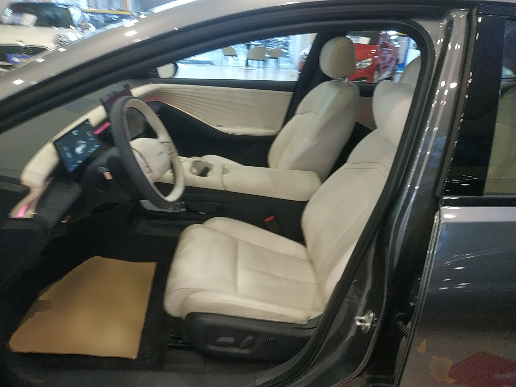 المقاعد الأمامية داخل السيارة