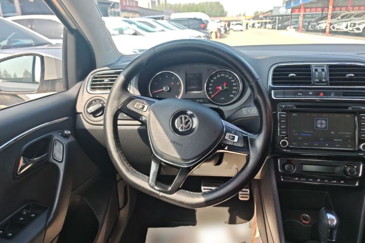 Used Volkswagen Polo 2014 1.4L Automatic Luxury Edition Steering Wheel