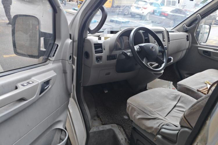 Used Dongfeng Yufeng 2014 2.5T YuliBao Logistics Vehicle Low-Trim Version with Short Wheelbase and Mid-Roof Design – ZD25