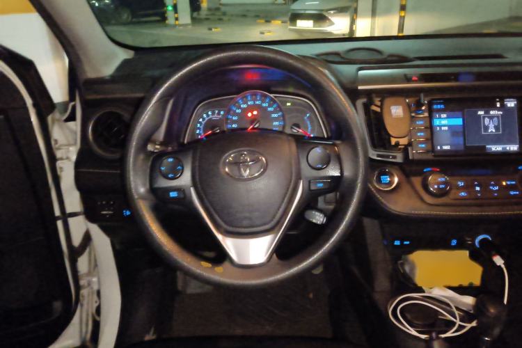 Used Toyota RAV4 2016 2.0L CVT Two-Wheel Drive Fashion Edition China V Standard