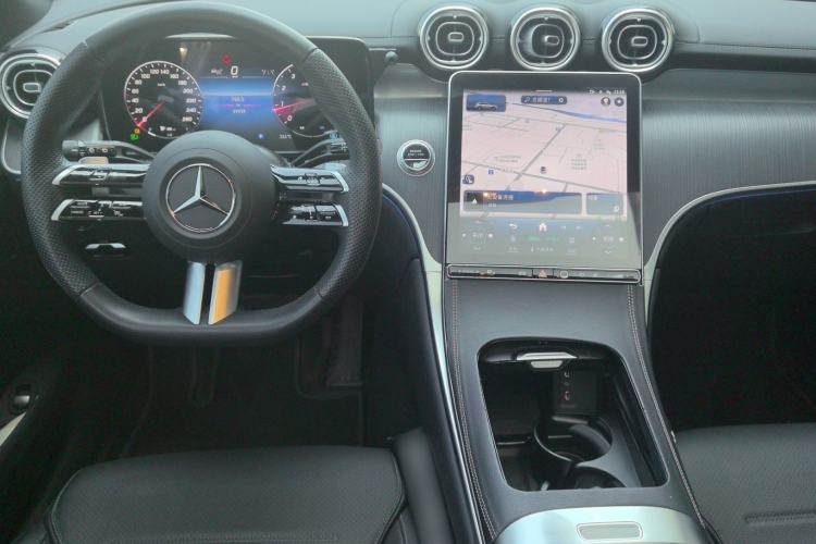 Used Mercedes-Benz GLC 2024 GLC 260 L 4MATIC Luxury Model 5 Seats
