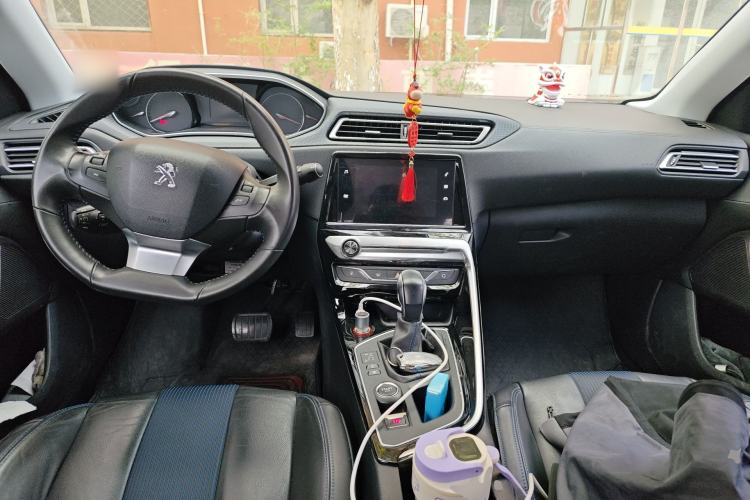 Used Peugeot 308 2018 350THP Automatic Prestige Edition Center Console