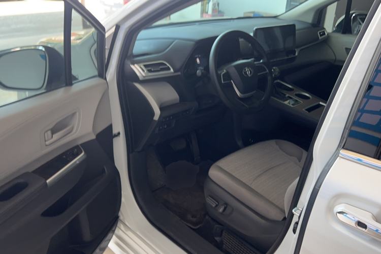 Used Toyota SIENNA 2024 2.5L Hybrid Comfort Edition Driver Seat