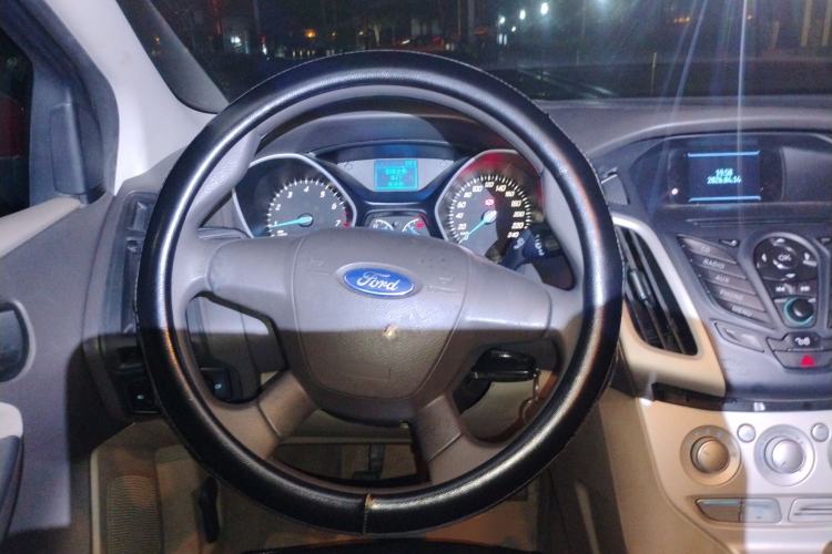 Used Ford Focus 2012 Sedan 1.6L Manual Comfort Model Steering Wheel