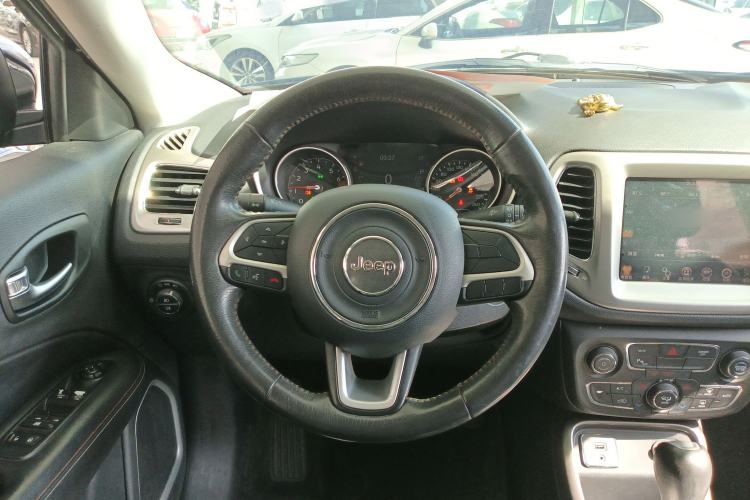 Used Jeep Compass 2017 200T Automatic Family Edition
