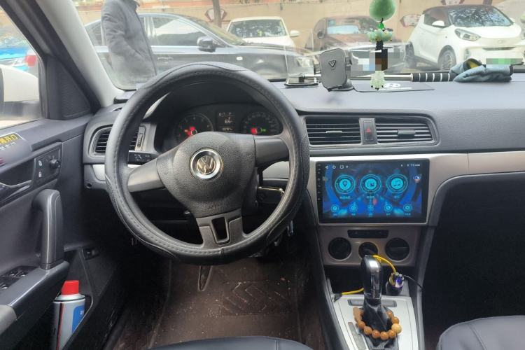 Used Volkswagen Lavida 2013 Revised Classic 1.6L Automatic Fashion Edition
