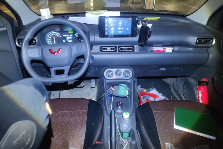 Used Wuling Hongguang New Energy 2024 All-Electric Model 300KM Standard Version Center Console