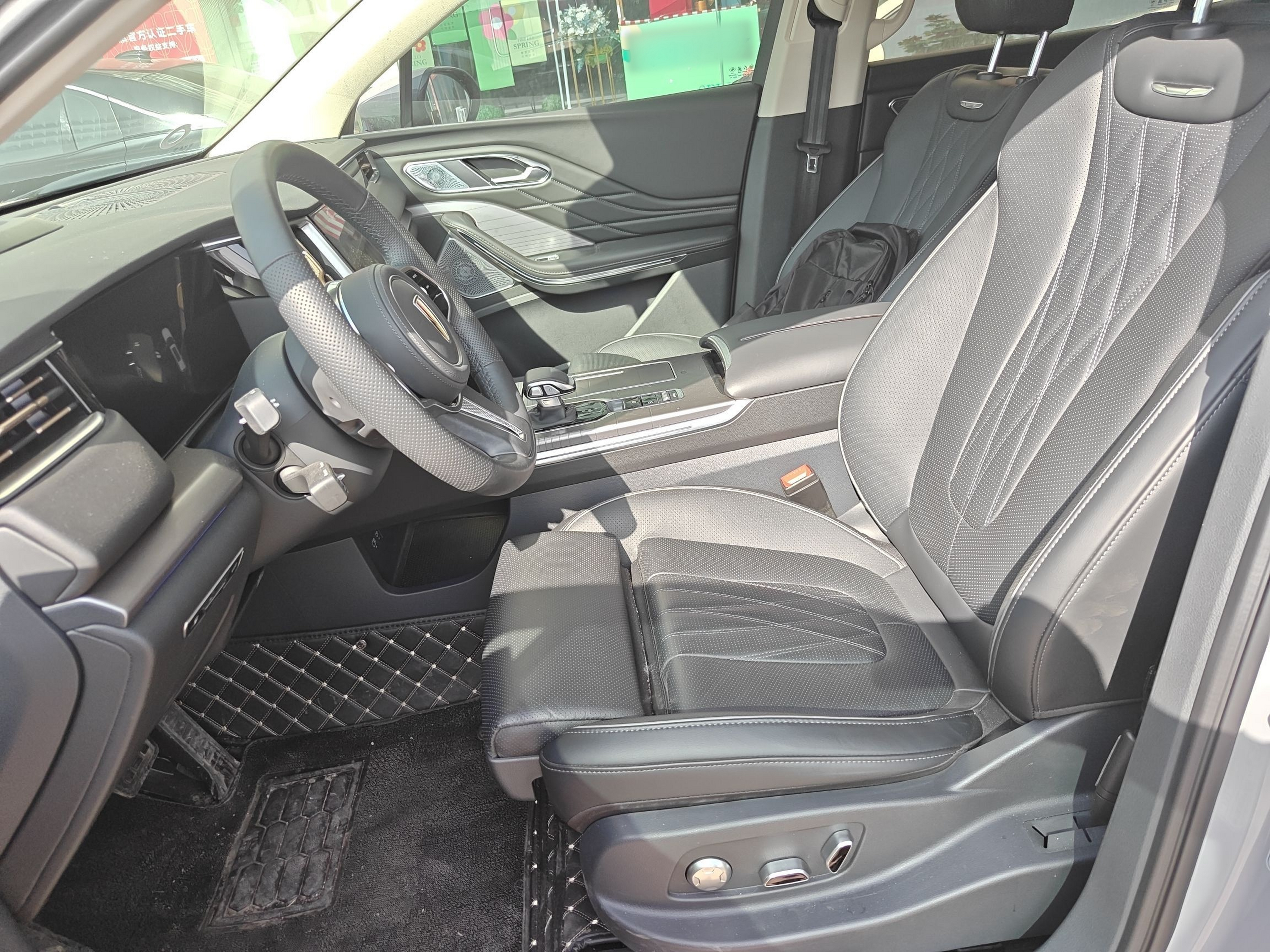 المقاعد الأمامية داخل السيارة