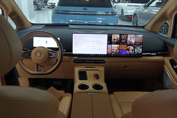 Used VOYAH Dream 2025 PHEV Four-Wheel-Drive Flagship Kunpeng Edition Center Console