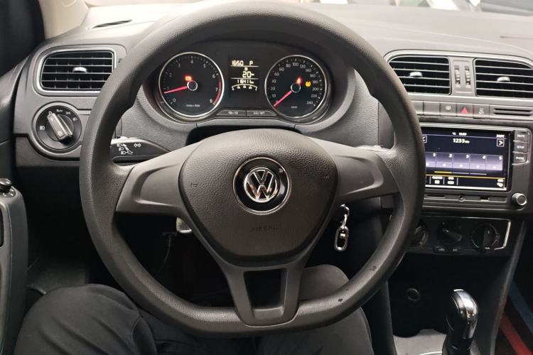 Used Volkswagen Polo 2014 1.6L Automatic Comfort Edition Steering Wheel