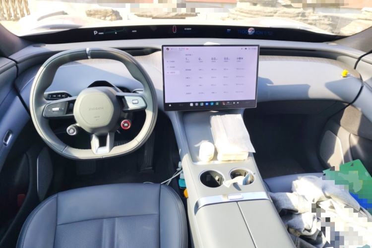 Used Xiaomi Auto YU7 2025 Ultra-Long Range Rear-Wheel Drive Version Center Console