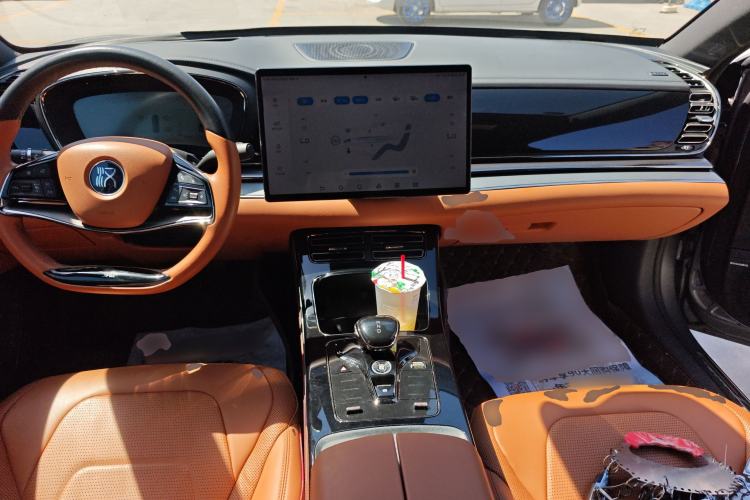 Used BYD Han 2022 EV Genesis Edition 715KM Front-Wheel-Drive Prestige Model Center Console