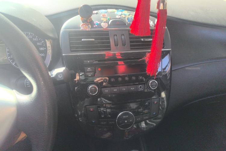 Used Nissan Tiida 2013 1.6L CVT Cool Cafe Edition
