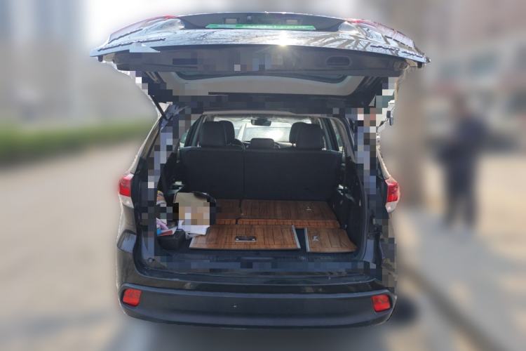 Used Toyota Highlander 2018 2.0T Four-Wheel Drive Luxury Version 7 Seats China VI Standard Trunk