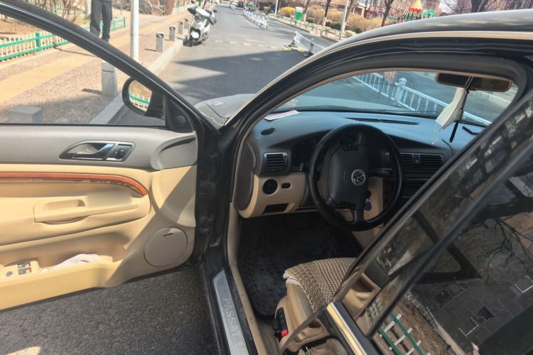 Used Volkswagen Passat 2005 1.8T Automatic Luxury Model Driver Seat